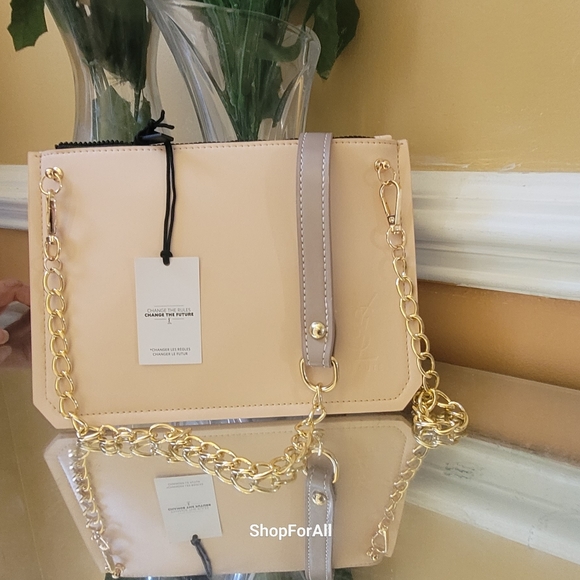 Yves Saint Laurent - Picture 1 of 16